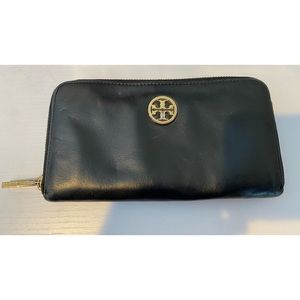 Tory Burch Robinson Zip Wallet